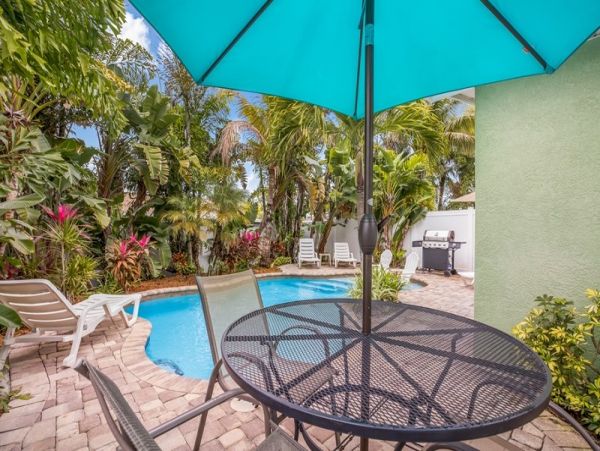 Holmes Beach Vacation Home with Private Pool Walk To Beach