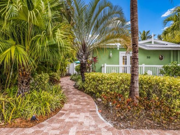 Holmes Beach Vacation Home with Private Pool Walk To Beach