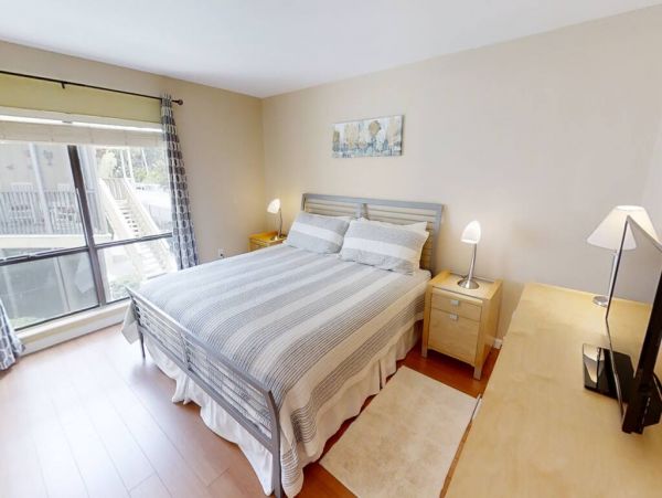 Siesta Key High Quality 2 Bedroom Vacation Rental with Pool