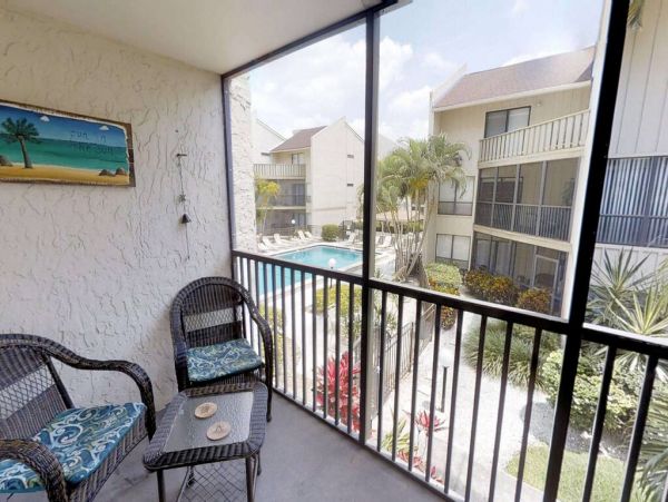 Siesta Key High Quality 2 Bedroom Vacation Rental with Pool