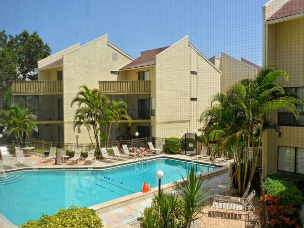 Siesta Key High Quality 2 Bedroom Vacation Rental with Pool