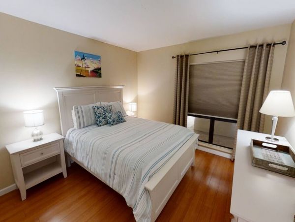 Siesta Key High Quality 2 Bedroom Vacation Rental with Pool