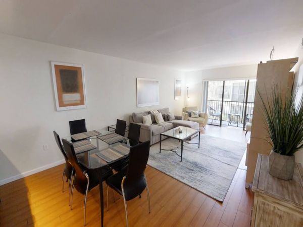 Siesta Key High Quality 2 Bedroom Vacation Rental with Pool