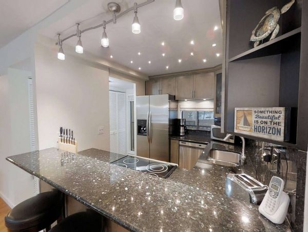 Siesta Key High Quality 2 Bedroom Vacation Rental with Pool