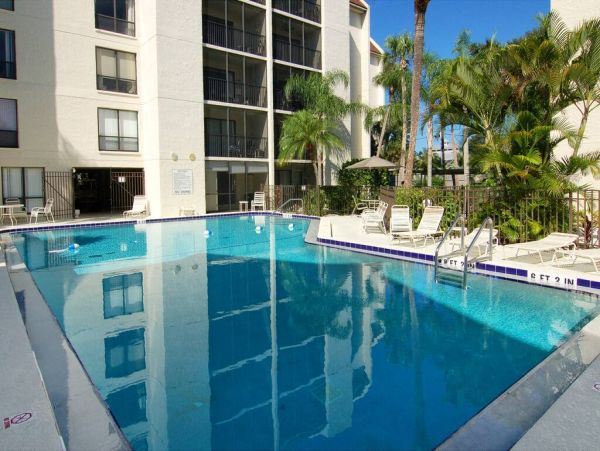 Siesta Key High Quality 2 Bedroom Vacation Rental with Pool