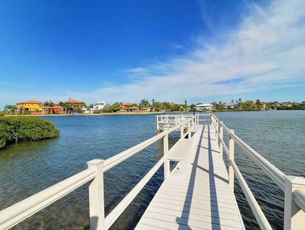 Siesta Key High Quality 2 Bedroom Vacation Rental with Pool