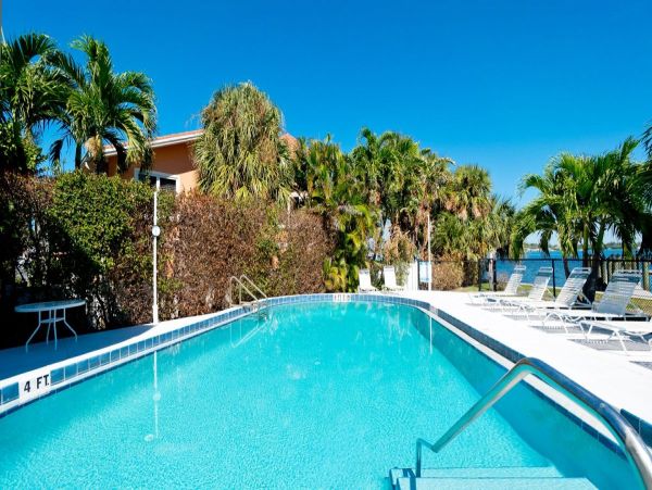 Beautiful Anna Maria Island Bay Condo
