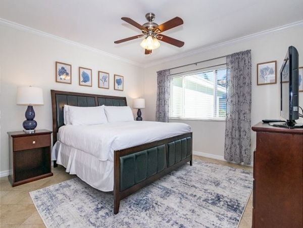 Anna Maria Island Freshly Updated Townhome Steps from the Beach