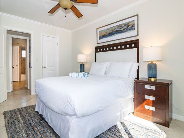 Anna Maria Island Freshly Updated Townhome Steps from the Beach