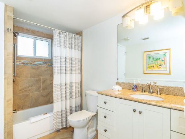 Anna Maria Island Freshly Updated Townhome Steps from the Beach
