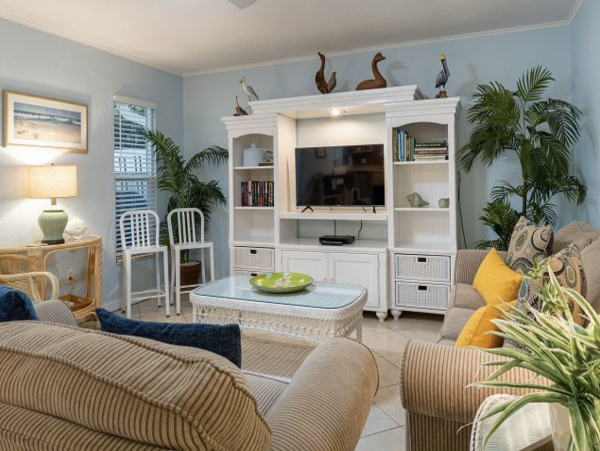Cozy Vacation Rental in Holmes Beach - Steps to the Gulf!