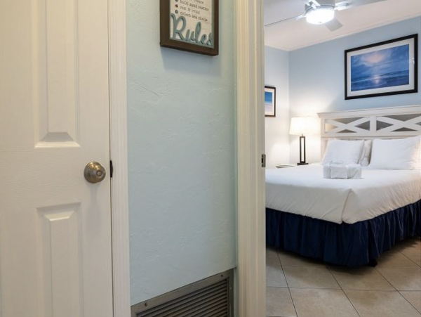 Cozy Vacation Rental in Holmes Beach - Steps to the Gulf!