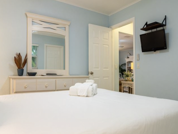 Cozy Vacation Rental in Holmes Beach - Steps to the Gulf!