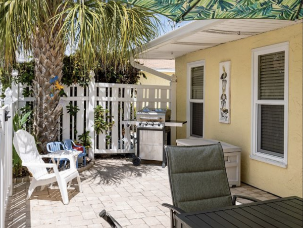 Cozy Vacation Rental in Holmes Beach - Steps to the Gulf!