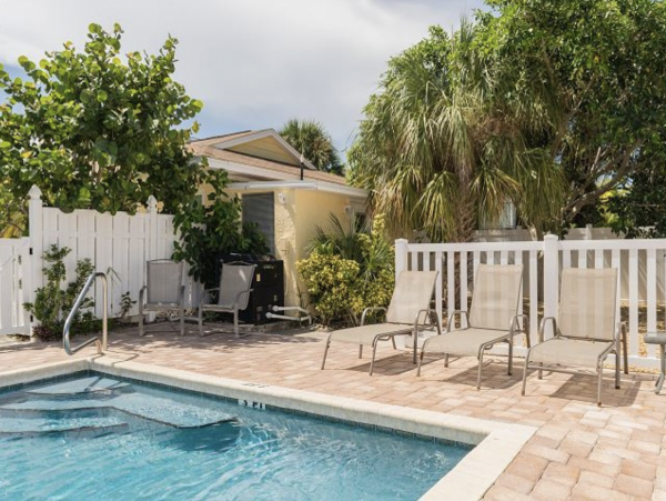 Cozy Vacation Rental in Holmes Beach - Steps to the Gulf!