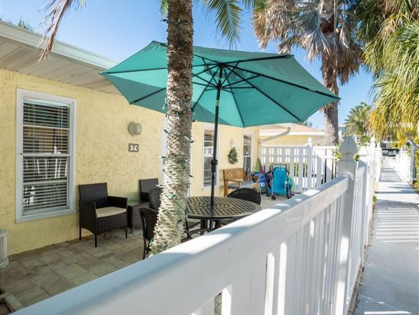 Holmes Beach Rentals with Pools at Great Prices!