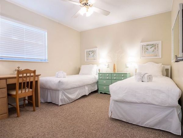 Holmes Beach Rentals with Pools at Great Prices!