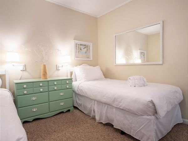 Holmes Beach Rentals with Pools at Great Prices!