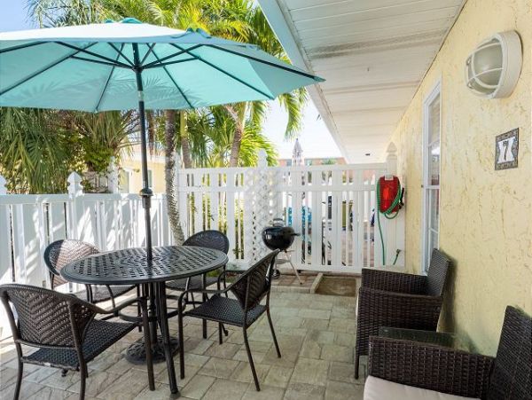 Holmes Beach Rentals with Pools at Great Prices!