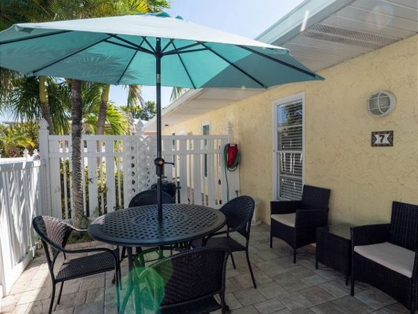 Holmes Beach Rentals with Pools at Great Prices!