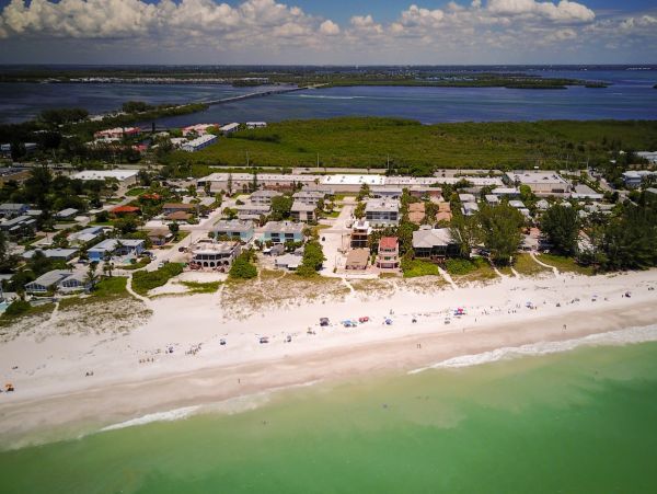 Holmes Beach Rentals with Pools at Great Prices!
