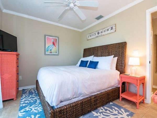 Holmes Beach Vacation Condo 2 Bedrooms Sleeps 6