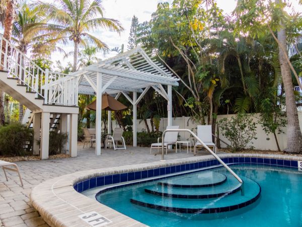 Holmes Beach Vacation Condo 2 Bedrooms Sleeps 6