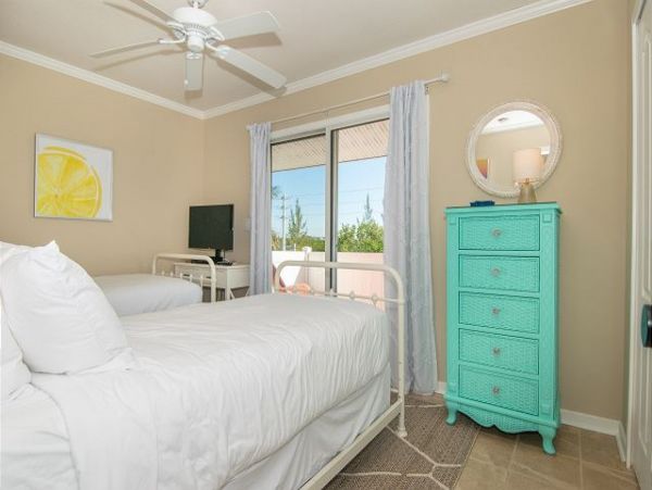 Holmes Beach Vacation Condo 2 Bedrooms Sleeps 6