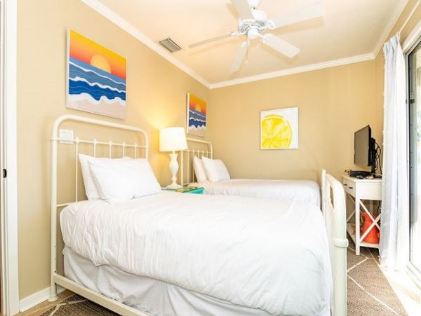 Holmes Beach Vacation Condo 2 Bedrooms Sleeps 6