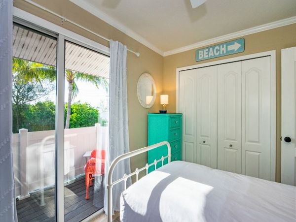 Holmes Beach Vacation Condo 2 Bedrooms Sleeps 6