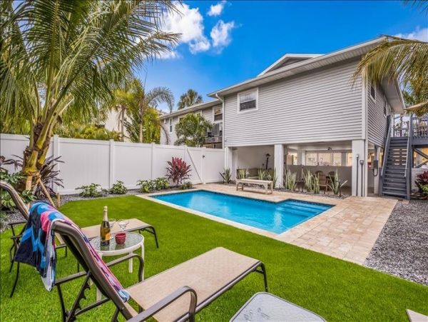 Three Bedroom Home With Private Pool In Anna Maria