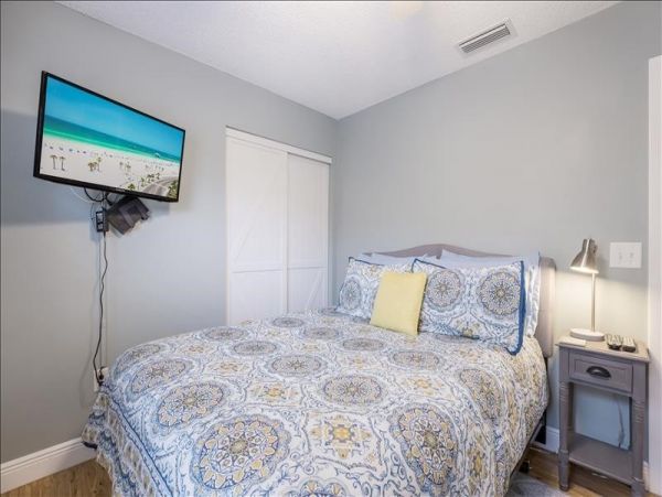 Three Bedroom Home With Private Pool In Anna Maria