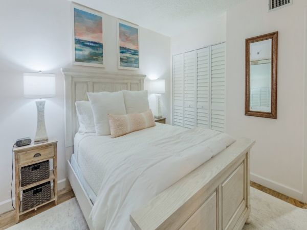 Gulf-Front Indian Shores Vacation Beach Condo 8 Guests