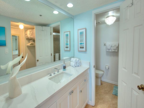 Gulf-Front Indian Shores Vacation Beach Condo 8 Guests