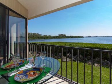 Holmes Beach, Florida Rental Condo, Bay Front & Walk to Beach