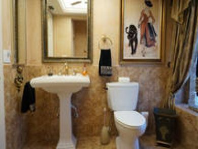 Powder/bathroom