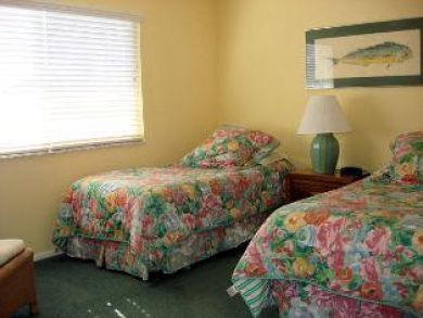 Twin Beds in Guest Bedroom Twin Beds in Guest Bedroom