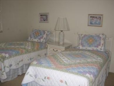 Full & Twin Beds in Guest Bedroom