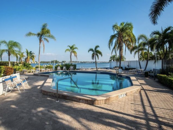 Value Priced Monthly Rental Sleeps Six on Holmes Beach