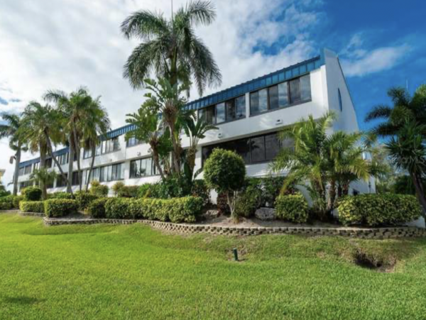 Value Priced Monthly Rental Sleeps Six on Holmes Beach