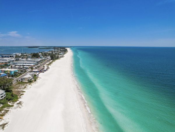 Value Priced Monthly Rental Sleeps Six on Holmes Beach