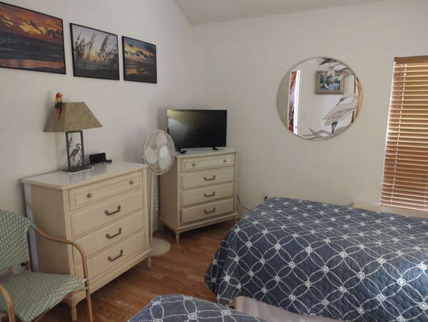 Value Priced Monthly Rental Sleeps Six on Holmes Beach