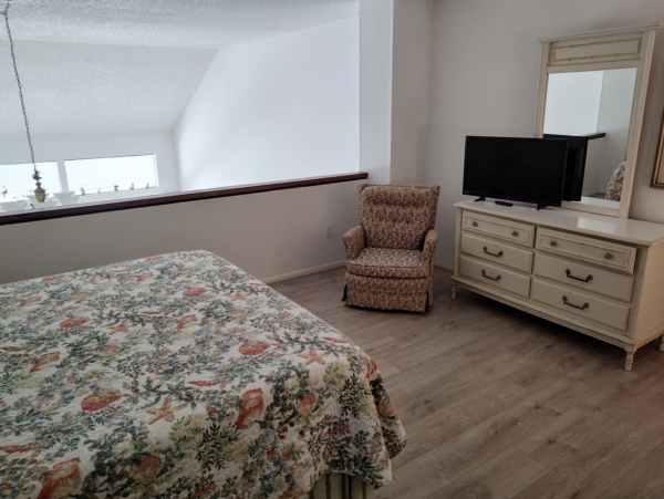 Value Priced Monthly Rental Sleeps Six on Holmes Beach