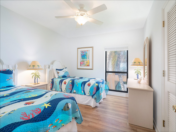 Holmes Beach Three Bedroom Value Priced Beach Front Rental