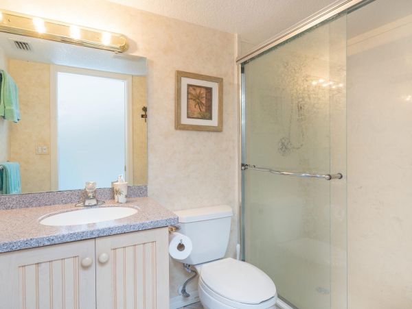 Holmes Beach Three Bedroom Value Priced Beach Front Rental
