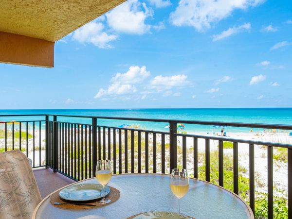 Holmes Beach Three Bedroom Value Priced Beach Front Rental