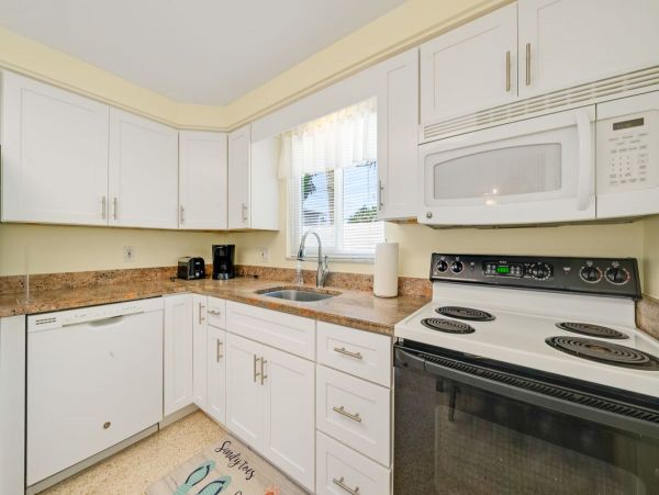 Two Bedroom Old Florida Anna Maria Vacation Cottage