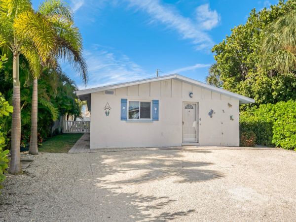 Two Bedroom Old Florida Anna Maria Vacation Cottage