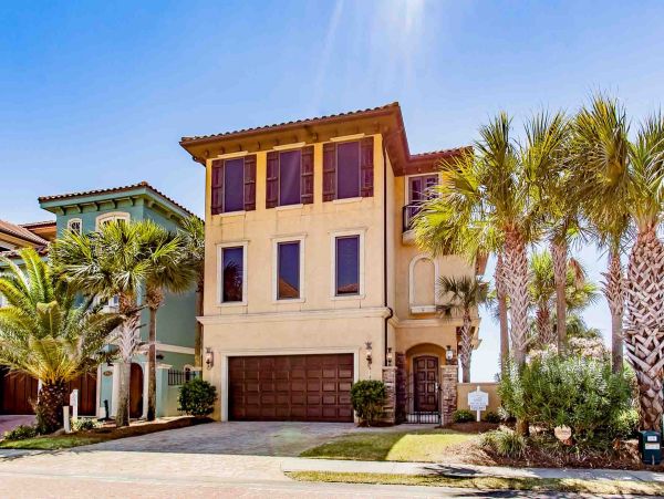 BEACHFRONT Destin Luxury Vacation Rental with Private Pool