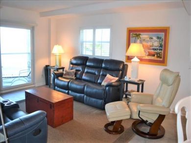 Longboat Key Beach Vacation Condo with Communal Pool